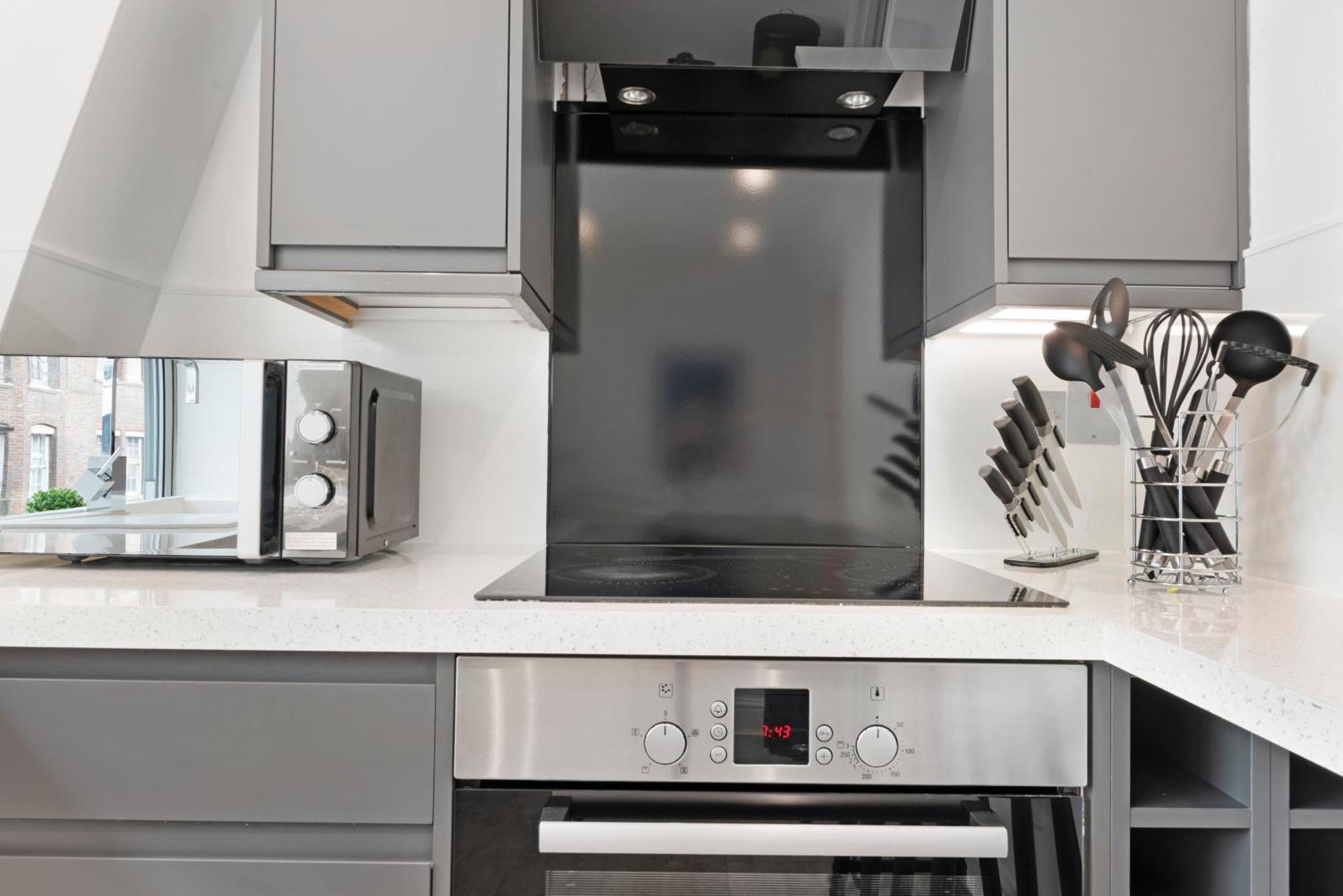 Luxury 2 Bed In Mayfair! Apartment *