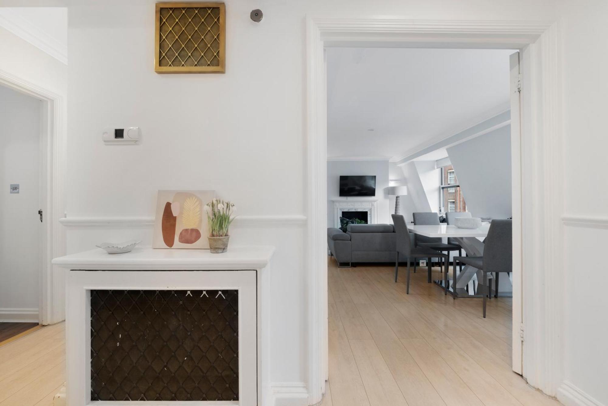 Luxury 2 Bed In Mayfair! Apartment London